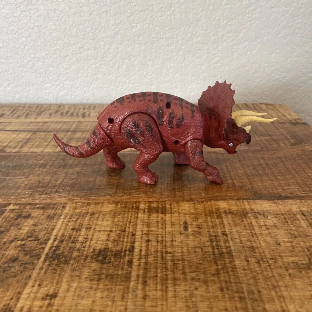 Triceratops Roar And Bite Figure light Up Eyes PVC Toy Dino Red Plastic 9” - Picture 2 of 9